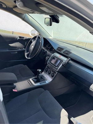 VW Passat B6 Variant 1.9 TDI    Încălzire scaune   Parbriz încălzit   Cauciucuri NOI . An 2006 ! - imagine 3