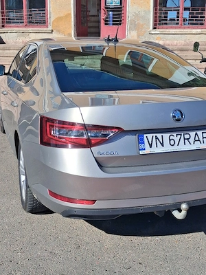 Skoda Superb 2.0 - imagine 5
