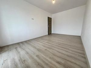 Apartament, 3 camere, 62 mp utili, etaj 4 - Zona Sagului - imagine 2