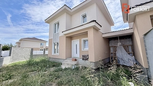 Duplex de vanzare, 4 camere despartit prin garaj - toate utilitatile Mosnita