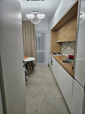 PROPRIETAR, vând apartament cu două camere decomandat ,sector 4 - imagine 3