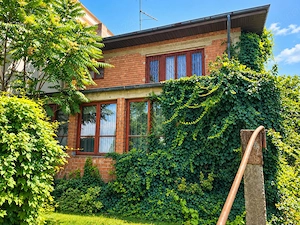 Casă ultracentrală din cărămidă-800 mp teren- necesita renovare