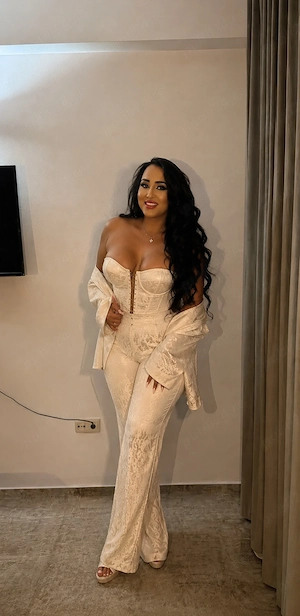 Bună, sunt Cristina.   Pozele sunt 100% reale. Eleganță, discreție și rafinament. Disponibilă non-st