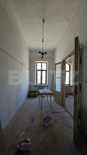 Apartament cu 2 camere, tavan înalt și potențial excelent de investitie - imagine 3