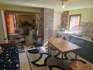 Casa locuibila 74 mp ,cu gradina de 1000mp, Cara