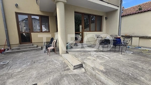 Casa cu piscina si curte libera 438mp de vanzare in Turnisor Sibiu - imagine 3