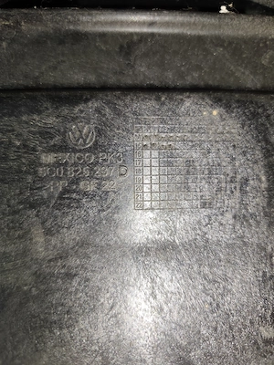 Scut plastic protecție motor VW Jetta VI - imagine 2