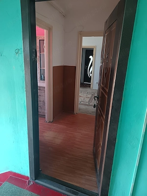 Vând apartament cu 2 camere pe Bulevardul Mihai Viteazul blocul D5. Preț 19500 Euro negociabil.