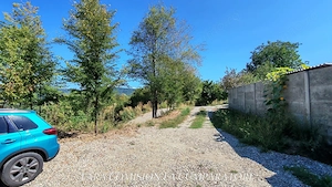 TEREN LANGA ORAS, CADRU NATURAL MINUNAT - imagine 12