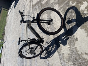 Bicicletă electrică cube 