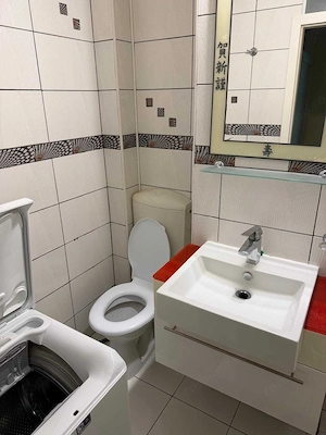 Decomandat la etajul 1 cu 2 bai si 2 balcoane, mobilat si utilat - imagine 7