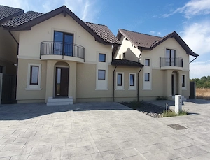 Proprietar vand duplex la alb in Covaci