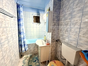 Apartament 2 camere,balcon si camara,etaj 2,Cetate - imagine 4