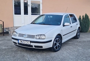 Vand golf 4 1.6 benzina an 2001