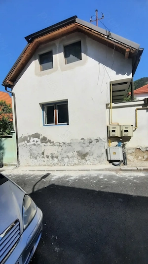 Ofer servicii  în domeniul construcțiilor.  BOKA RENOVĂRI SRL   RENOVĂM CU SERIOZITATE!   Ai nev