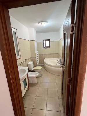 Vânzare -Apartament 4 camere , etaj 1 Orașul Aninoasa jud Hunedoara  - imagine 2