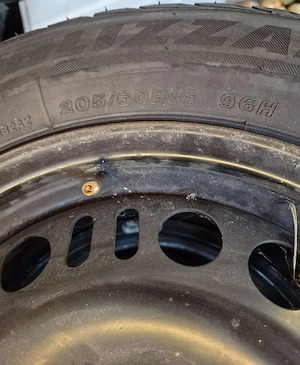 Set 4 Anvelope Iarnă Bridgestone 205/60 R16 96H XL – Made in France