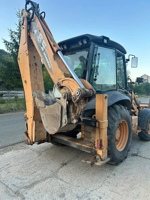 prestam servici cu buldoexcavatorul 