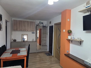 Inchiriez apartament in Craiovita,zona Racheta  - imagine 2