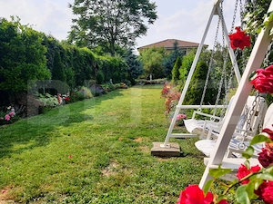 Casă individuală cu anexă locuibilă și grădină, Dumbrăvița