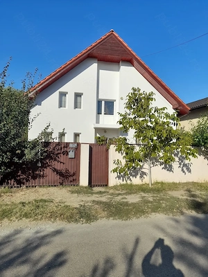 Ap3 camere la casa în ciarda rosie