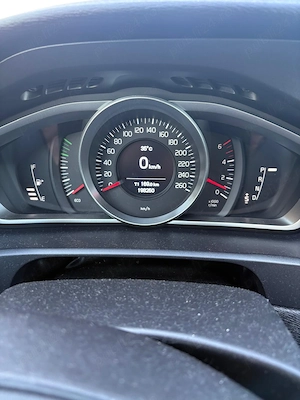 Vand Volvo V40 , diesel,automatic,2016, foarte bine intratinuta   Pret 9000 euro. Tel   - imagine 2