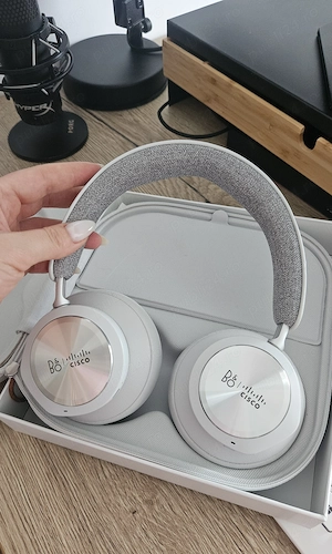 Casti Bang & Olufsen
