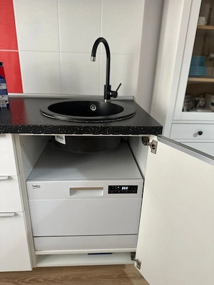 Inchiriez apartament cu doua camere + loc de parcare - imagine 5
