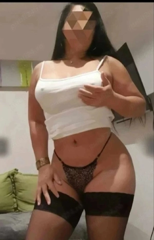 Brunetă dulce ofer clipe frumoase 