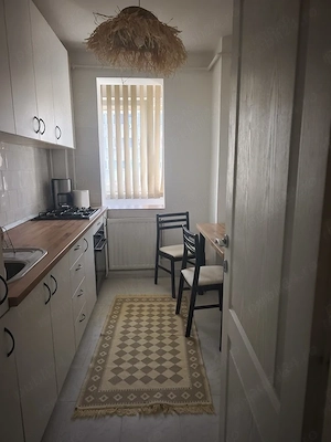 Închiriez apartament 3 camere decomandat - imagine 3