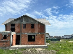Casa de vanzare la rosu, 192 mp, teren 635 mp, zona Crevedia - imagine 3