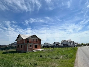 Casa de vanzare la rosu, 192 mp, teren 635 mp, zona Crevedia - imagine 4