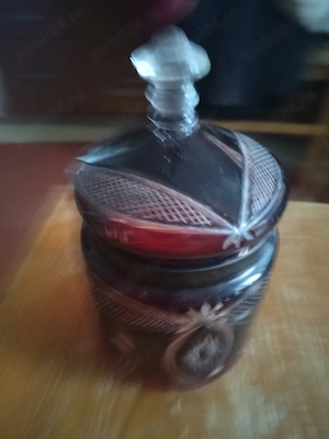 Vând bomboniera 