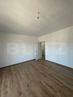 Vila de vanzare, 300 mp, teren 650 mp, zona Crevedia - imagine 14
