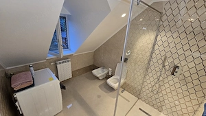 Duplex 165 mp de închiriat   3 dormitoare, living 35 mp, sală de mese, 2 băi, parcare   Bur - imagine 8