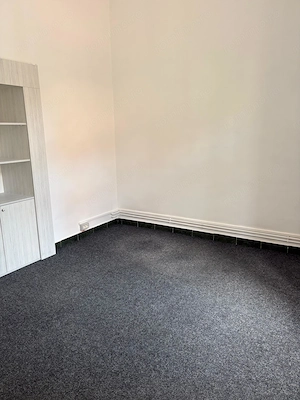birou 2 camere mari etaj 1 in Piata Unirii cu intrare din piata - imagine 3