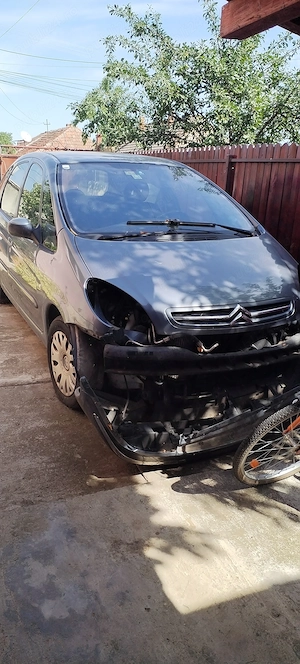 Dezmembrez Citroen Picaso