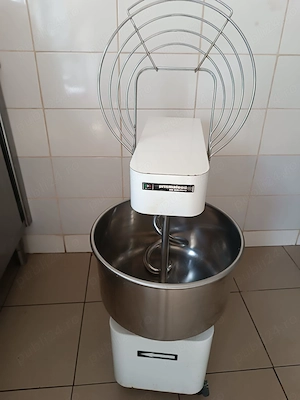 VAND MALAXOR DE PIZZA Italia, 25 L, cumparat nou de  la BILANCIA, capacitate mare, 500 EURO
