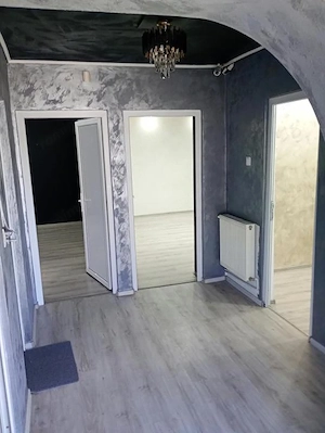 Apartament 3 camere- pretabil SPAȚIU COMERCIAL 