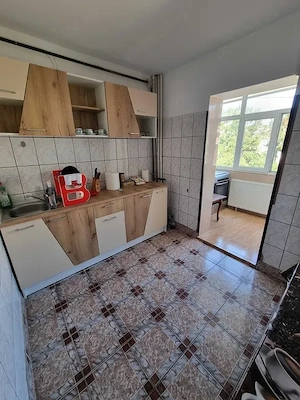 Inchiriez apartament cu 2 camere, T.Vladimirescu, et.1 - imagine 3