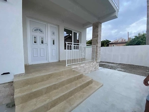 casa de vanzare tip duplex direct la strada asfaltata 