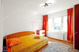 De vanzare apartament 2 camere Centru, etaj 3 - imagine 5