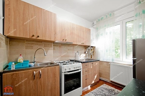 De vanzare apartament 2 camere Centru, etaj 3 - imagine 8