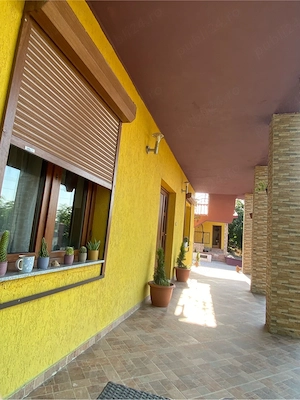 Casa de vanzare , cu spati mari frumos amenajate ! - imagine 2
