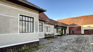 Casa în stare foarte bună situată în Beriu cu suprafața totală de 3446 MP - imagine 2