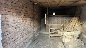 Casa în stare foarte bună situată în Beriu cu suprafața totală de 3446 MP - imagine 13