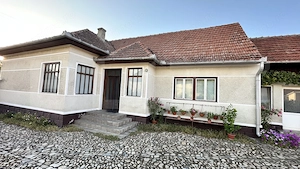 Casa în stare foarte bună situată în Beriu cu suprafața totală de 3446 MP