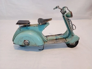 Macheta veche din tabla scuter vespa