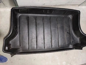 Tăviță portbagaj Toyota RAV4.
