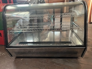Vitrina frigorifica pentru patiserie(2buc)